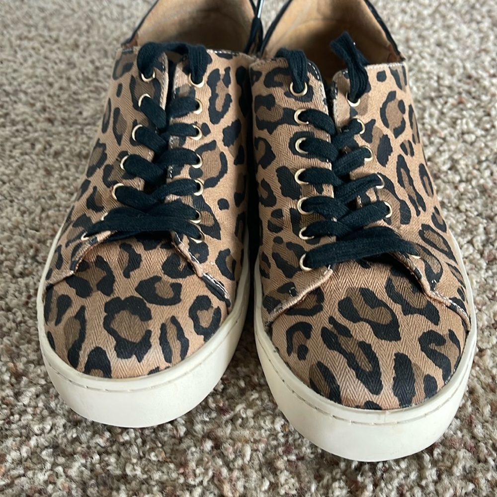 Cute leopard tennis shoes
